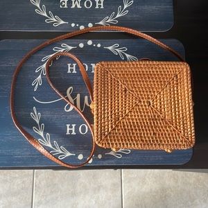 SQUARE RATTAN PURSE w/brown cotton lining.